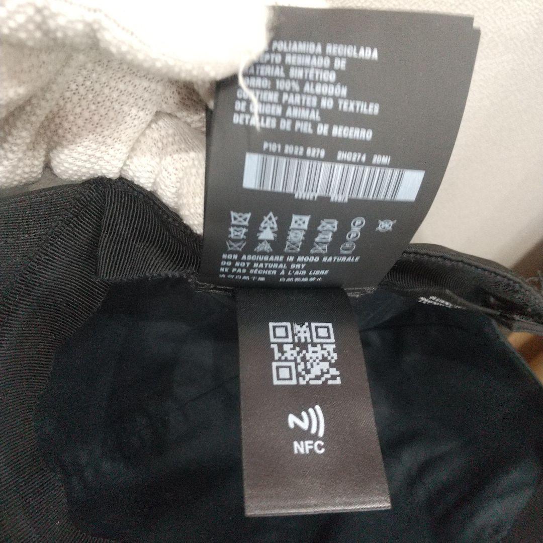 プラダ 三角プレート キャップ ブラック