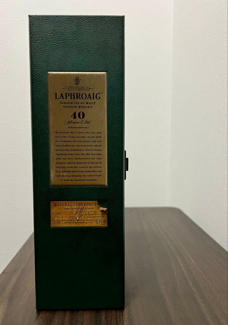 【ラフロイグ】40年　空き箱